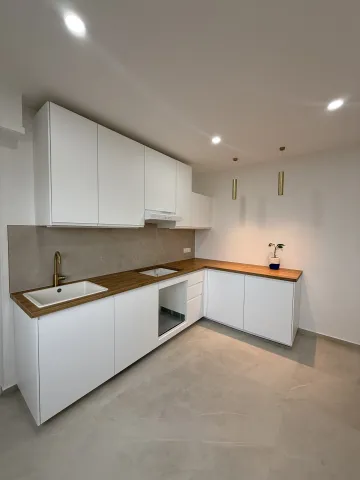 Cuisine rénovée avec espace ouvert moderne